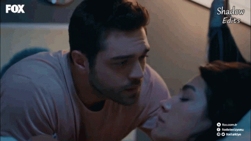 Her Yerde Sen: Furkan Andic Kisses Aybuke Pusat