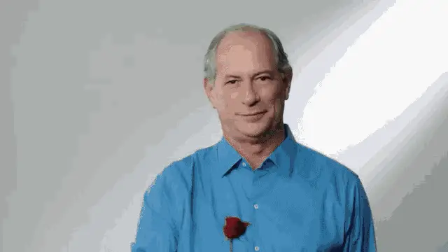 Ciro Gomes Oferece Rosa