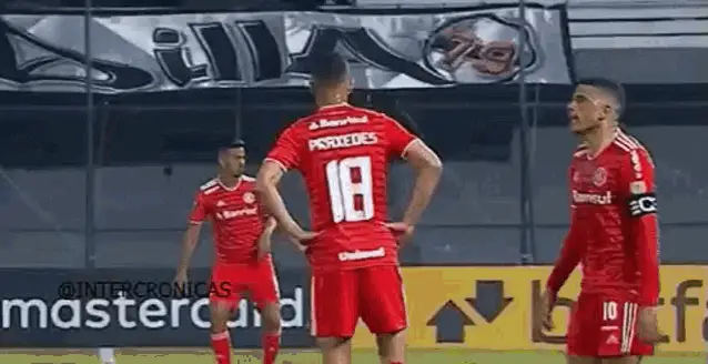 Internacional's Taison Confronts Opponent