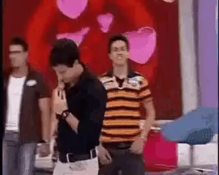 Rodrigo Faro Scratches Head on Stage