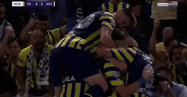 Jorge Jesus Reacts to Goal, Team Celebrates