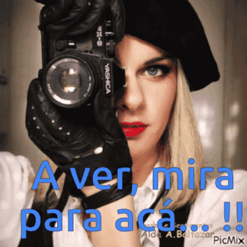 Amor Jola Chao with Camera and Spanish Text