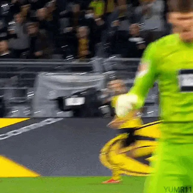Gregor Kobel's Intense Reaction for Borussia Dortmund