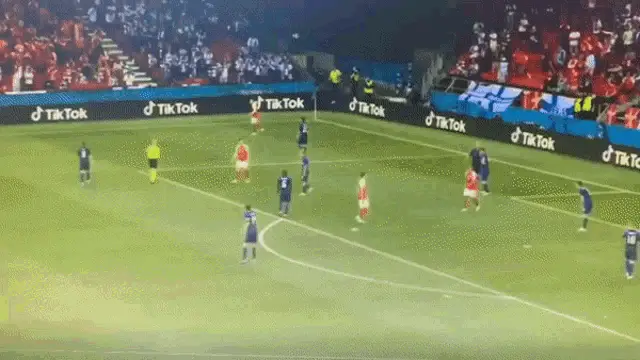 Christian Eriksen Collapses On Field