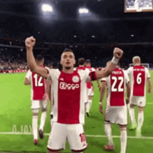 Ajax Speler Viert Doelpunt
