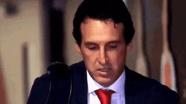 Unai Emery Walking Meme
