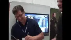 Gronkh lässt 2007 auf der Gamescom sein Hello Kitty Freundesbuch unterschreiben