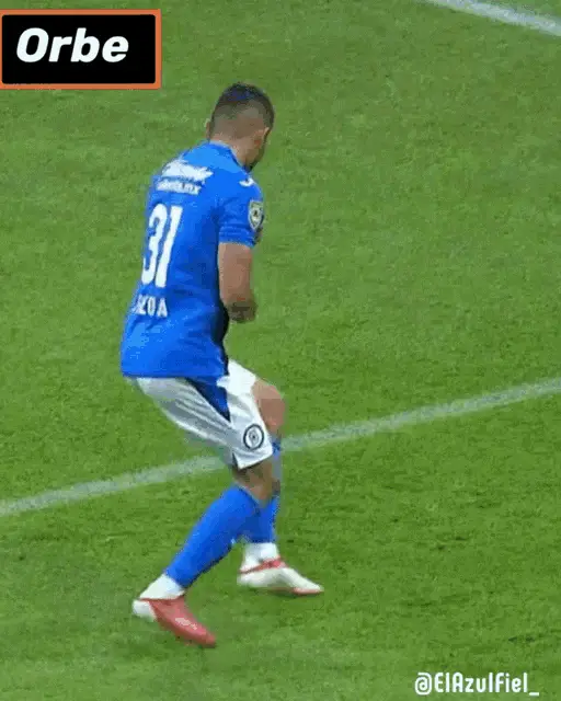 Orbelin Pineda Cruz Azul Walk