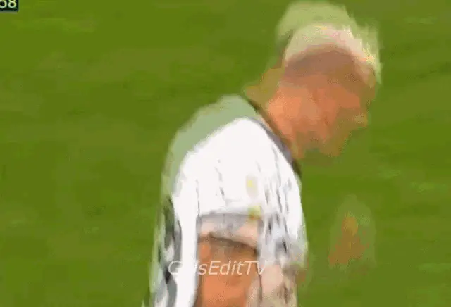 Roger Guedes Scores Stunning Free Kick Goal