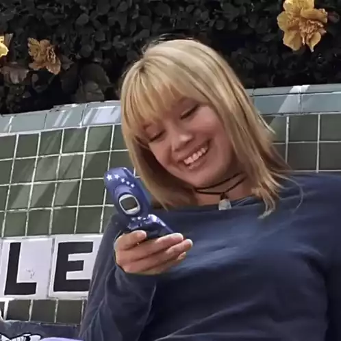 Hilary Duff Texts LOL
