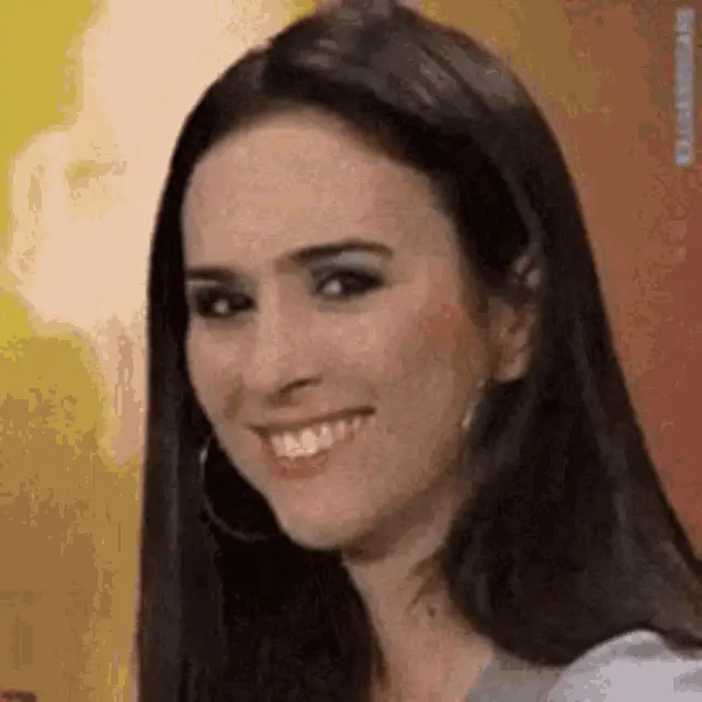Tatá Werneck: Smiling and Engaging