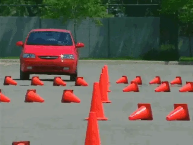 Red Chevrolet Aveo Slalom Test