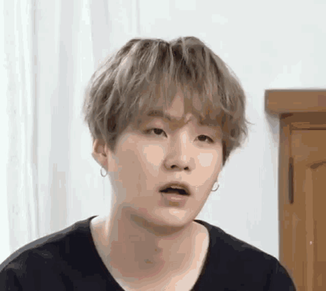 Yoongi (Suga) Confused