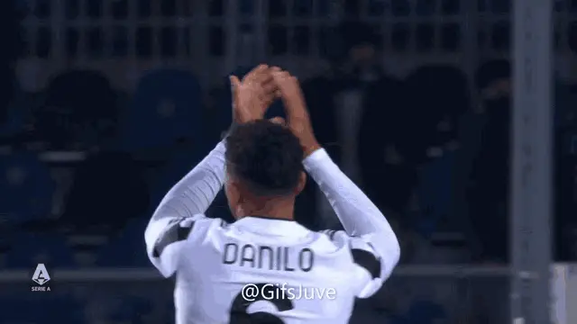 Danilo of Juventus Clapping After Match