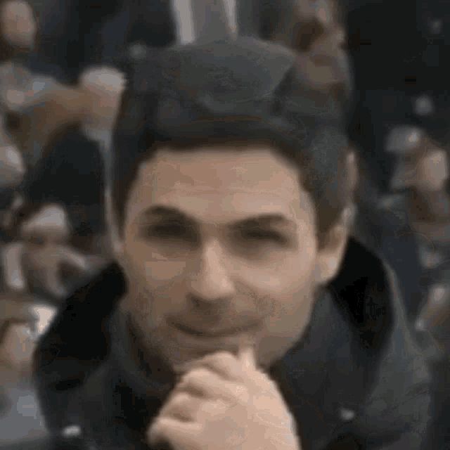 Arteta Shushes the Crowd