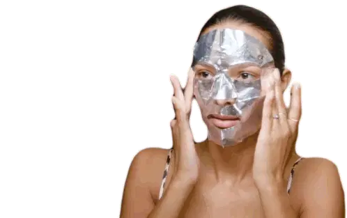 Lais Ribeiro Applies Face Marl Facial Mask