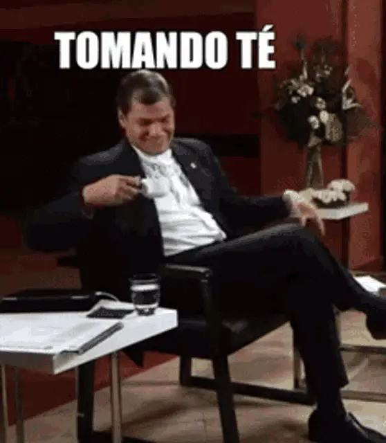 Rafael Correa Tomando Té