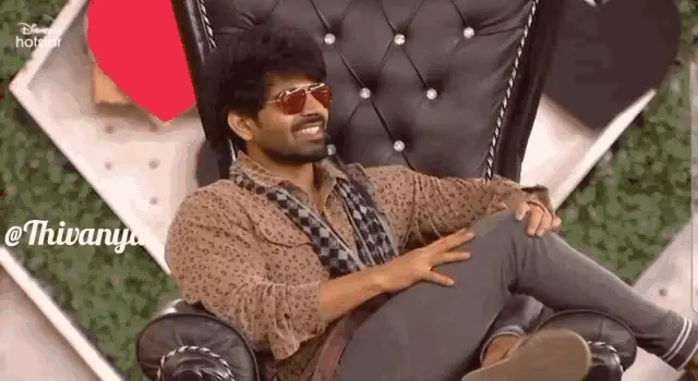Balaji Murugadoss Smiling and Clapping