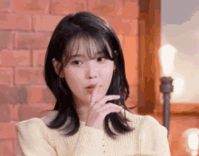 IU Cute Finger Count