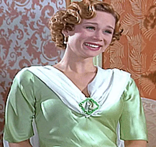Mariana Ximenes as Ana Francisca Smiling