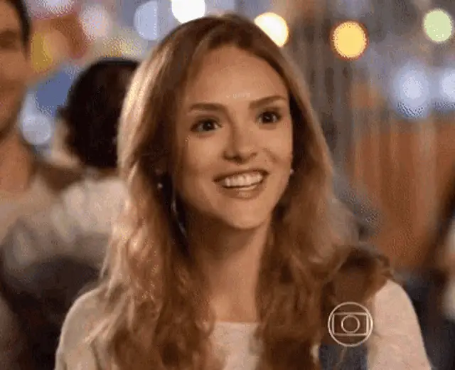 Isabelle Drummond: Brazilian Actress Waving