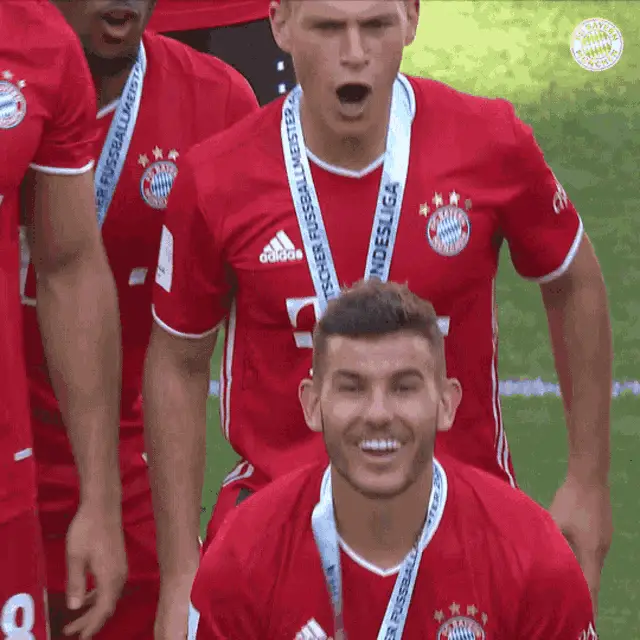 Kimmich & Hernandez Celebrate FC Bayern Bundesliga