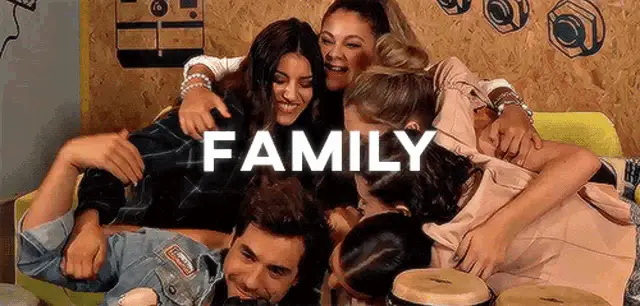 Isabela Souza & Friends: Family Hug