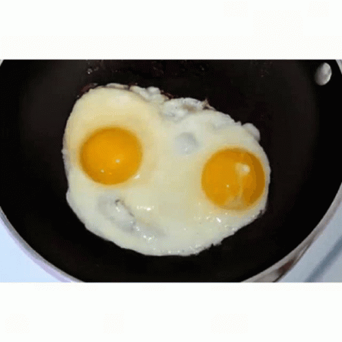 Delicious Fried Eggs: Ovos Fritos