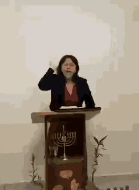 Donna Parla Appassionatamente al Podio