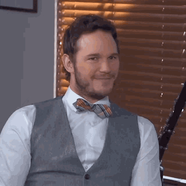 Chris Pratt (Andy Dwyer) Smiling & Clapping