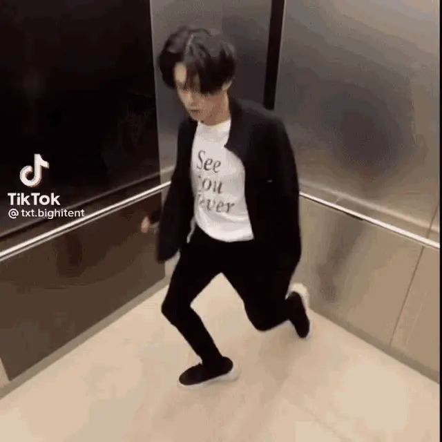 Yeonjun Dancing in Elevator