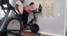 GIF eropgeluede vum Kevin