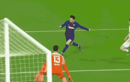 Messi's Incredible Nutmeg Goal vs. Courtois