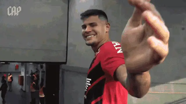 Bruno Guimarães shows love for Athletico PR
