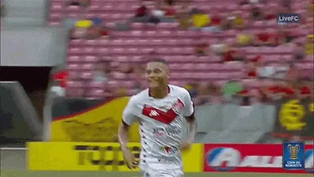 Gol Sport Vs Vitoria: Jogador Comemora