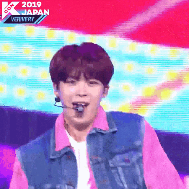 VERIVERY Yeonho's Finger Heart at KCON 2019 Japan