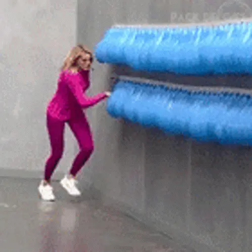 Ana Hickmann Pops Balloons