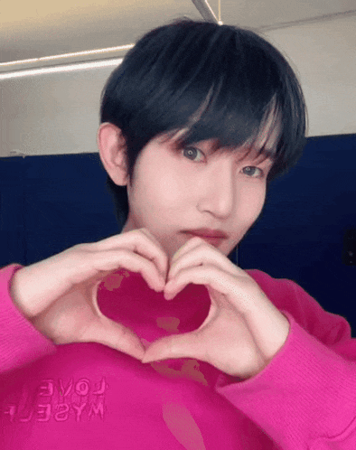 1verse Seok Heart Hands Gesture