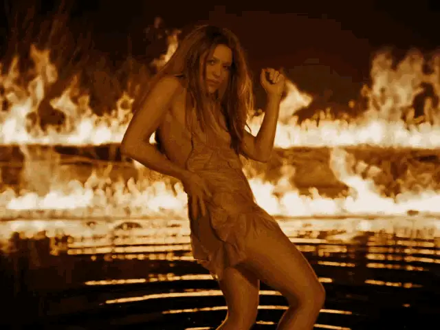 Shakira Mati Dancing in Fire
