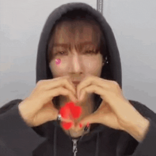 Xlov Rui Makes Hand Heart with Hearts Filter